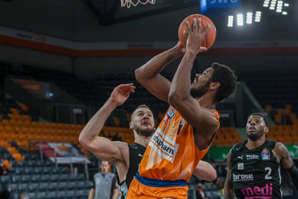 平的球队更 平的球队更